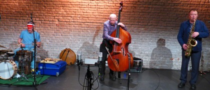 im Konzert: Ståle Liavik Solberg, Barre Phillips, John Butcher